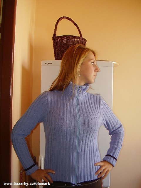 Modr svetr - Fotografie . 1