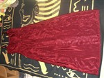 fotka červené saténové šaty