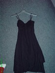 fotka Prodám krásné černé šaty se stříbrným prošíváním,velikost S