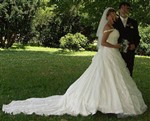 fotka Hedvábné svatební šaty s doplňky 