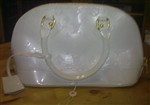 fotka LV - Louis Vuitton kabelka nová, bílá,lakovaná se znaky LV 1